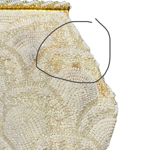 Vintage white beaded evening bag with chain - Picture 7 of 13